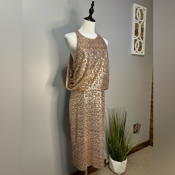 ✨BNWT Racerback body-skimming Badgley Mischka sequined dress.✨ Holiday party/NYE - Picture 2 of 6